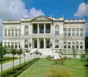 dolmabahce2_s.jpg (17230 bytes)