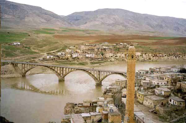 hasankeyf2.jpg (31196 bytes)